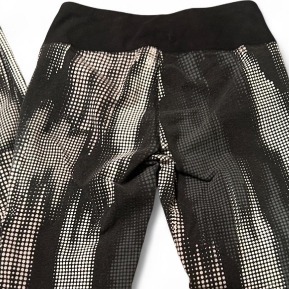 Reebok Black and White Activewear - Picture 4 of 9